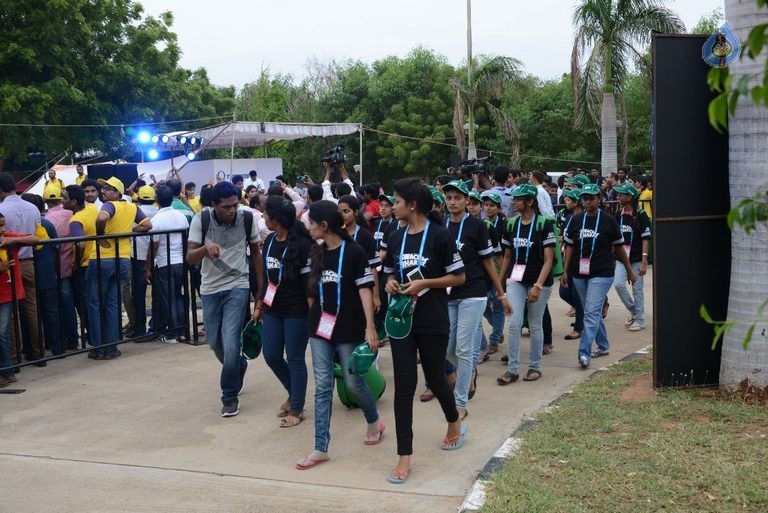 Allu Arjun at PRO Kabaddi League Match Photos - 19 / 102 photos