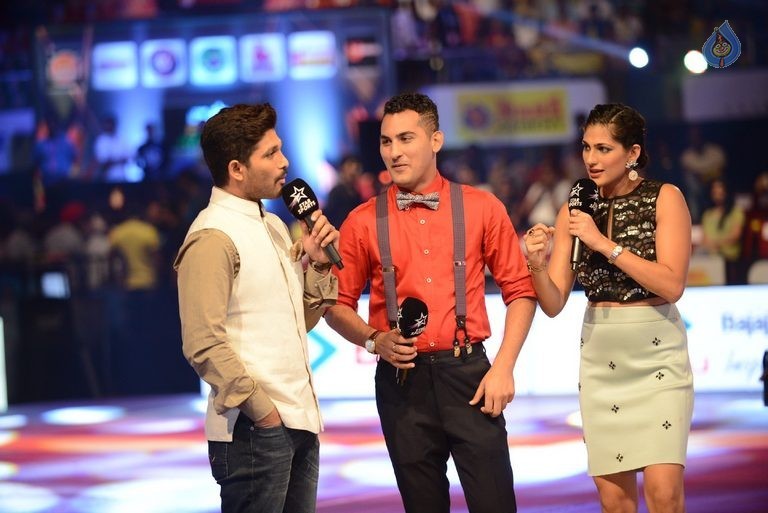 Allu Arjun at PRO Kabaddi League Match Photos - 20 / 102 photos