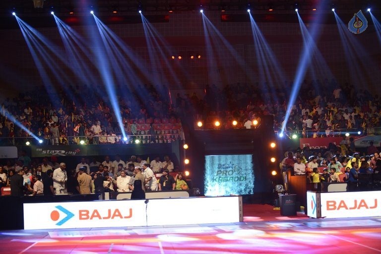 Allu Arjun at PRO Kabaddi League Match Photos - 45 / 102 photos