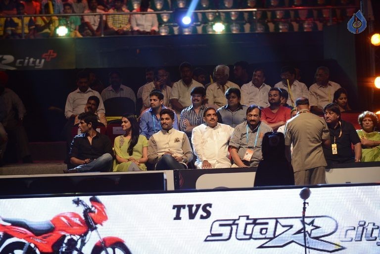 Allu Arjun at PRO Kabaddi League Match Photos - 49 / 102 photos