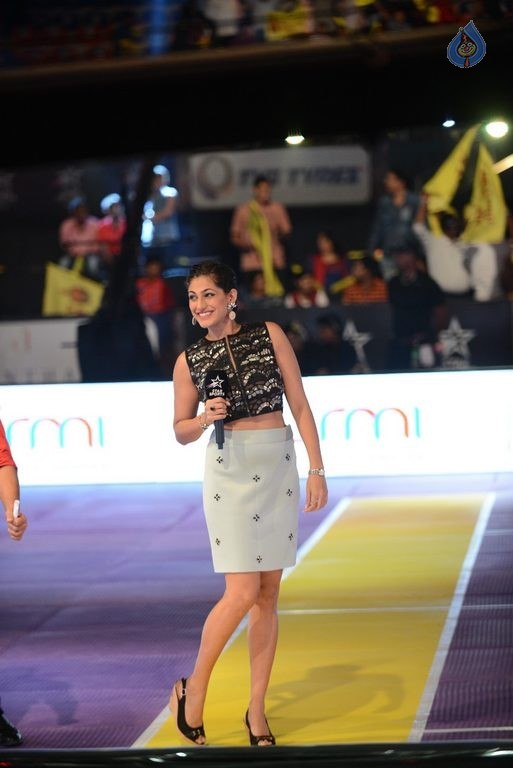 Allu Arjun at PRO Kabaddi League Match Photos - 51 / 102 photos