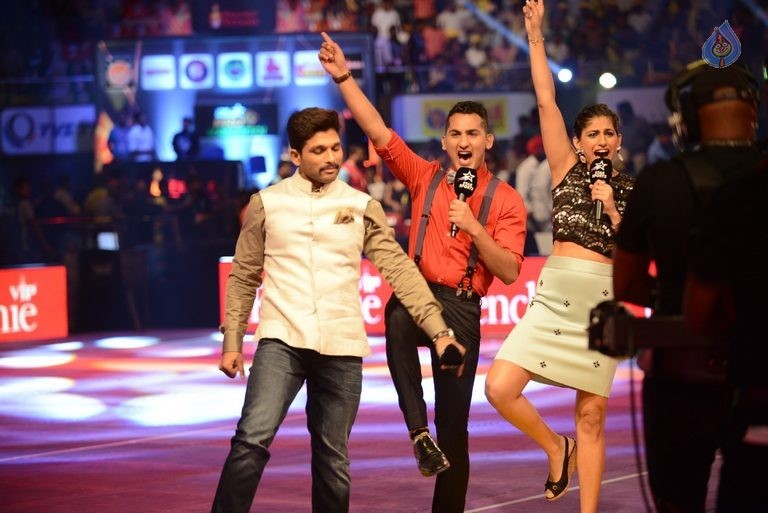 Allu Arjun at PRO Kabaddi League Match Photos - 73 / 102 photos