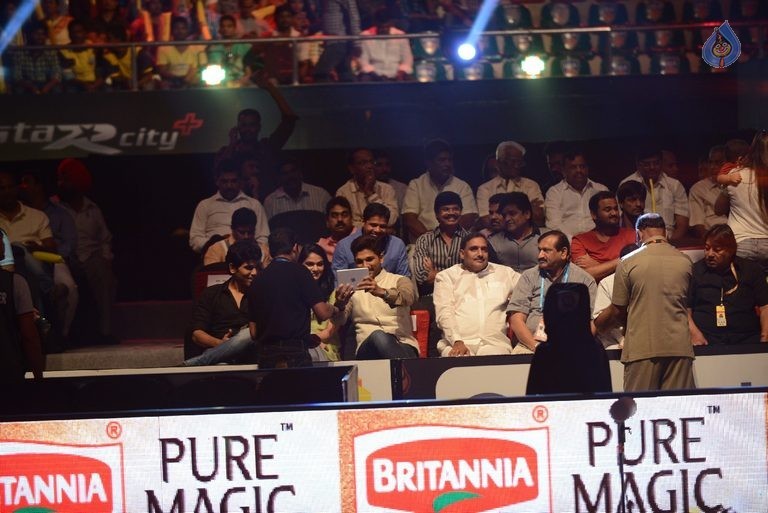 Allu Arjun at PRO Kabaddi League Match Photos - 79 / 102 photos