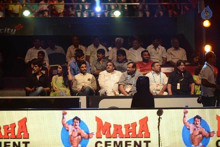 Allu Arjun at PRO Kabaddi League Match Photos - 80 / 102 photos