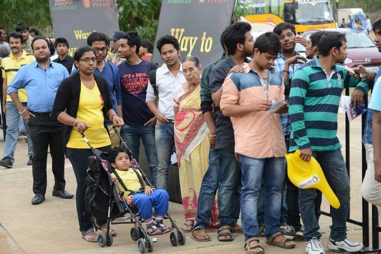 Allu Arjun at PRO Kabaddi League Match Photos - 86 / 102 photos