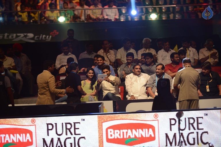 Allu Arjun at PRO Kabaddi League Match Photos - 90 / 102 photos