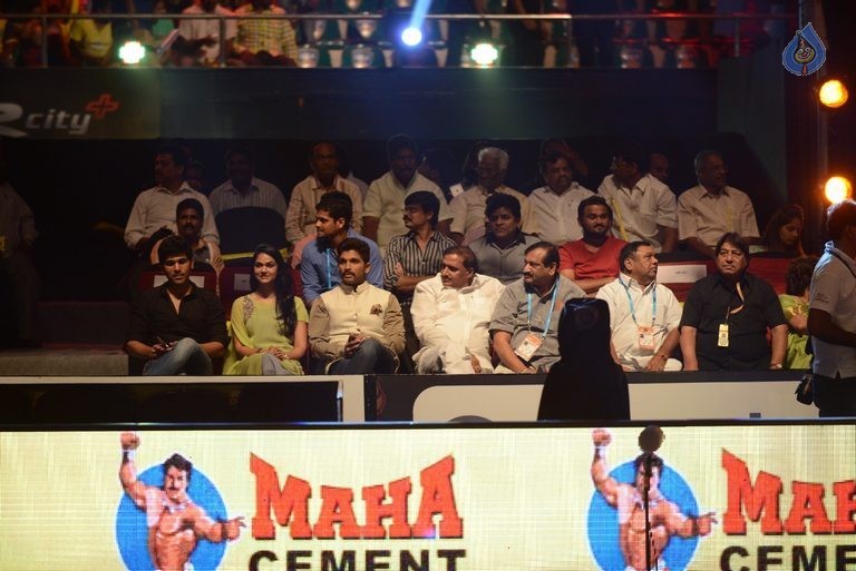 Allu Arjun at PRO Kabaddi League Match Photos - 95 / 102 photos