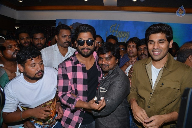 Allu Arjun Birthday Celebrations at FNCC - 4 / 40 photos