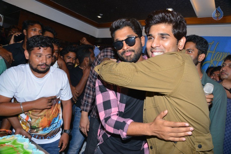 Allu Arjun Birthday Celebrations at FNCC - 7 / 40 photos
