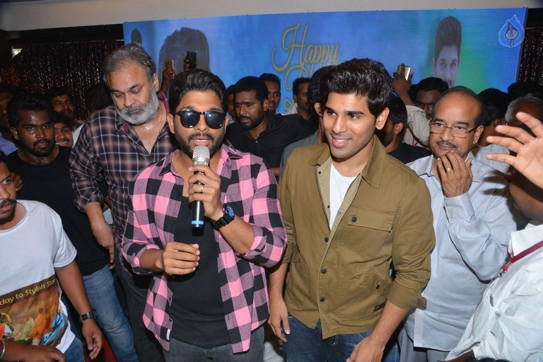 Allu Arjun Birthday Celebrations at FNCC - 11 / 40 photos