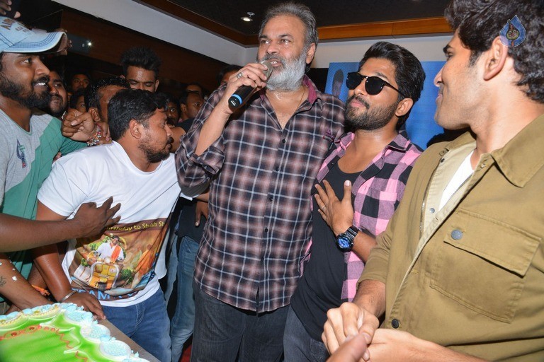 Allu Arjun Birthday Celebrations at FNCC - 20 / 40 photos