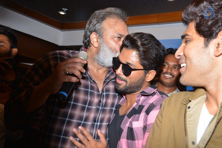 Allu Arjun Birthday Celebrations at FNCC - 24 / 40 photos