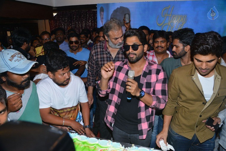 Allu Arjun Birthday Celebrations at FNCC - 40 / 40 photos