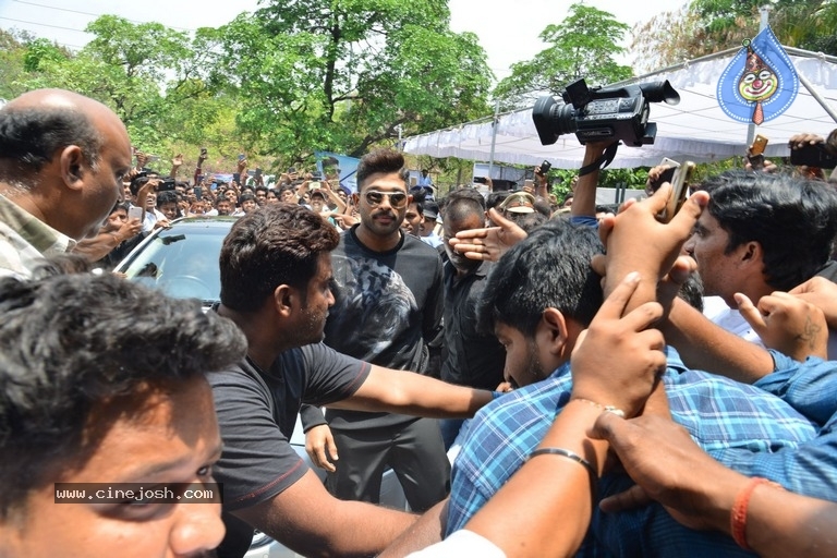 Allu Arjun Birthday Celebrations At Geetha Arts Office - 10 / 15 photos