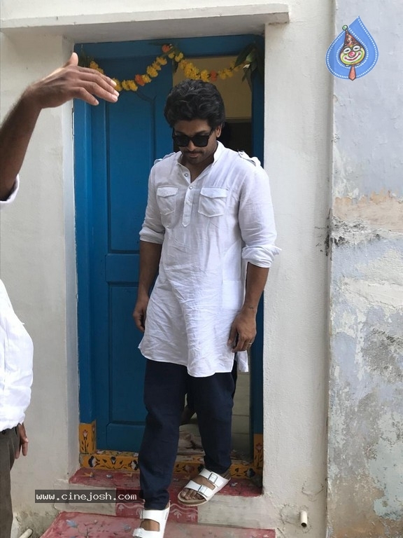 Allu Arjun Dussehra Celebration Photos - 5 / 6 photos