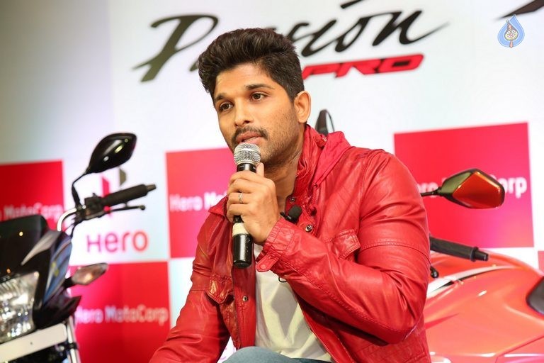 Allu Arjun Launches Hero Motocorp Bikes - 4 / 42 photos