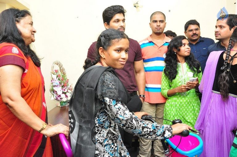Allu Arjun Photos at Make A Wish Event - 7 / 59 photos
