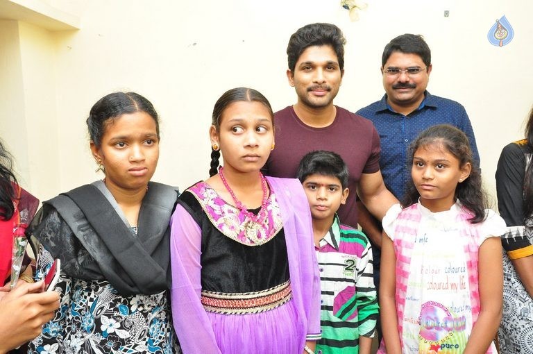 Allu Arjun Photos at Make A Wish Event - 21 / 59 photos