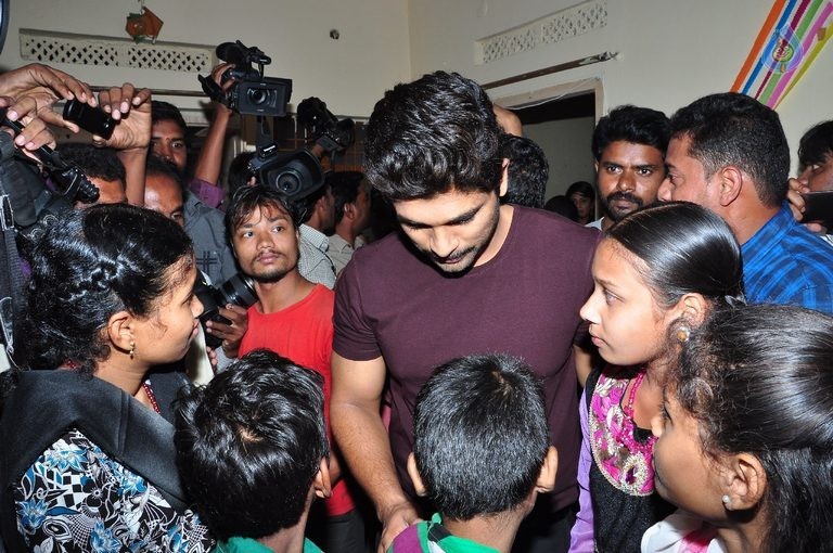Allu Arjun Photos at Make A Wish Event - 29 / 59 photos