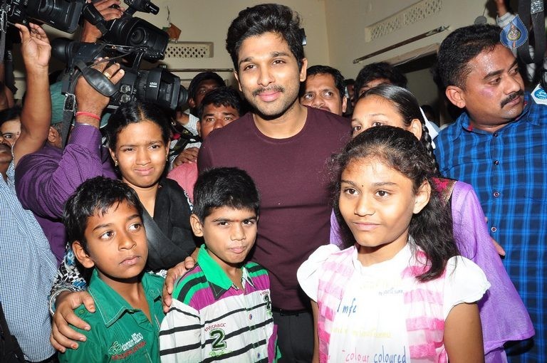 Allu Arjun Photos at Make A Wish Event - 35 / 59 photos