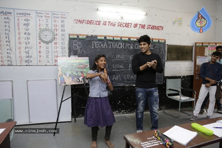 Allu Sirish At Government Primary School - 4 / 21 photos