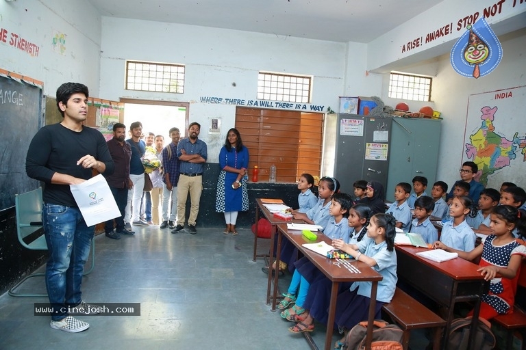 Allu Sirish At Government Primary School - 10 / 21 photos