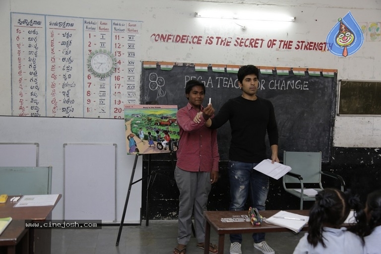 Allu Sirish At Government Primary School - 13 / 21 photos