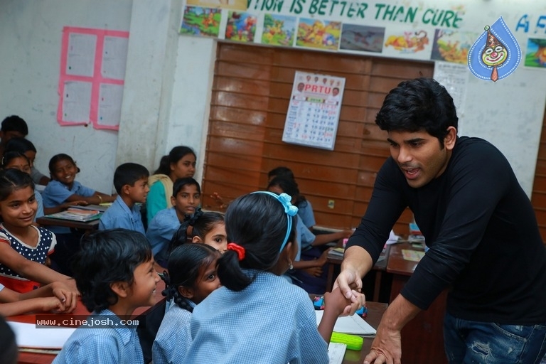 Allu Sirish At Government Primary School - 18 / 21 photos