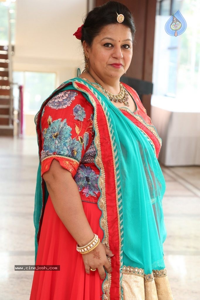 Alok Nahata and Sashi Nahata 25th Wedding Anniversary  - 7 / 128 photos