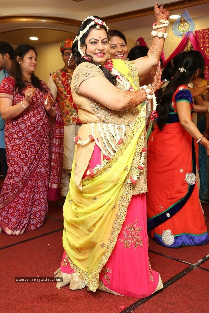 Alok Nahata and Sashi Nahata 25th Wedding Anniversary  - 15 / 128 photos