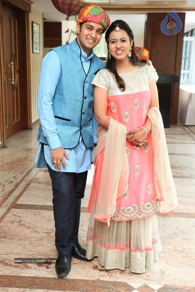 Alok Nahata and Sashi Nahata 25th Wedding Anniversary  - 17 / 128 photos