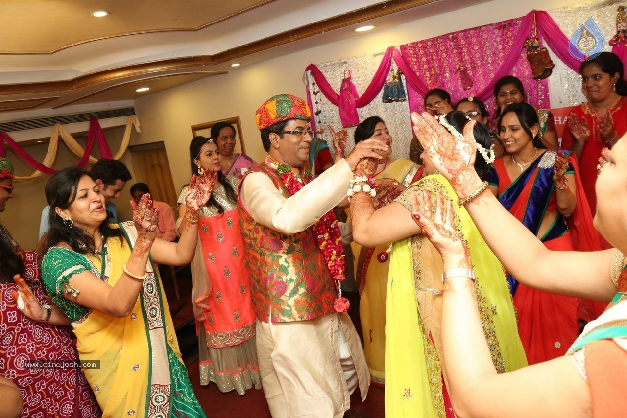 Alok Nahata and Sashi Nahata 25th Wedding Anniversary  - 38 / 128 photos