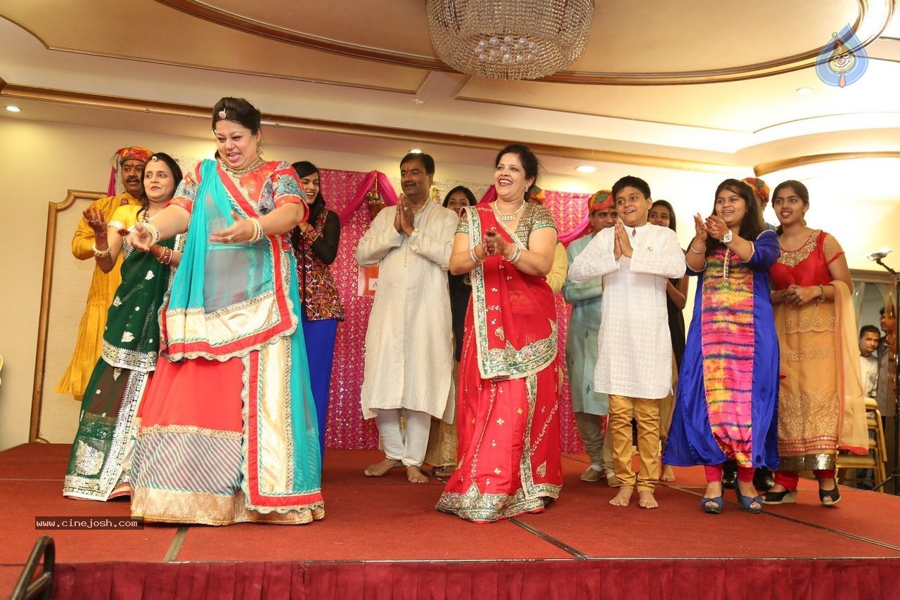 Alok Nahata and Sashi Nahata 25th Wedding Anniversary  - 55 / 128 photos