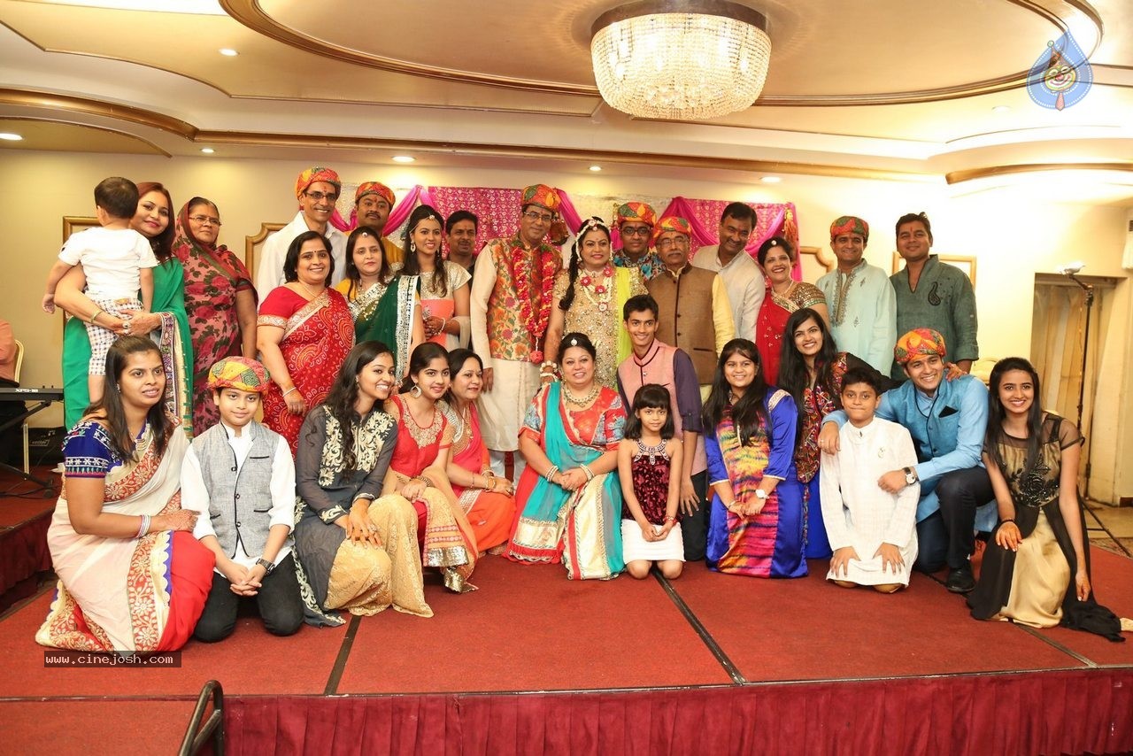 Alok Nahata and Sashi Nahata 25th Wedding Anniversary  - 63 / 128 photos