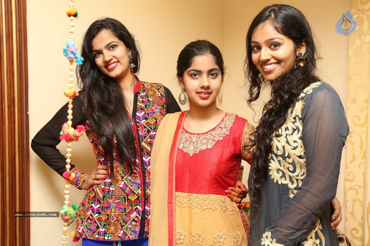 Alok Nahata and Sashi Nahata 25th Wedding Anniversary  - 76 / 128 photos
