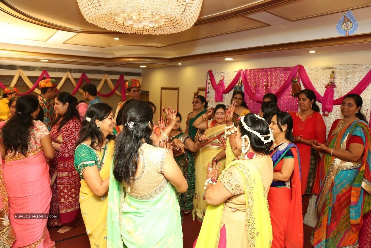Alok Nahata and Sashi Nahata 25th Wedding Anniversary  - 112 / 128 photos