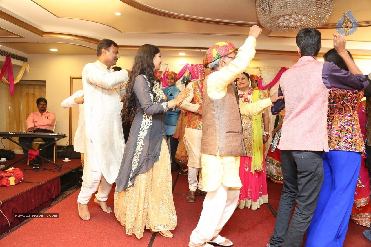 Alok Nahata and Sashi Nahata 25th Wedding Anniversary  - 114 / 128 photos
