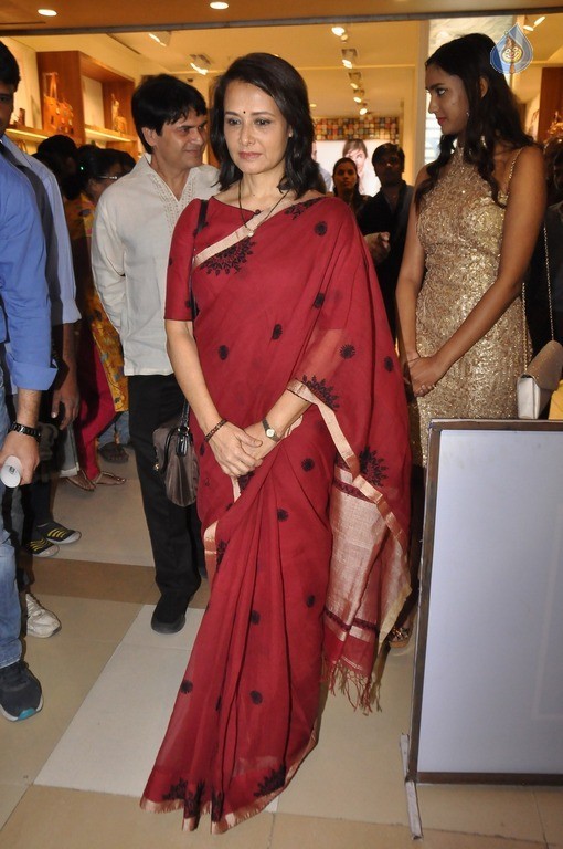 Amala at Artpoetic Exhibition Inorbit Galleria - 23 / 38 photos