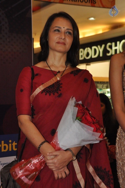 Amala at Artpoetic Exhibition Inorbit Galleria - 25 / 38 photos