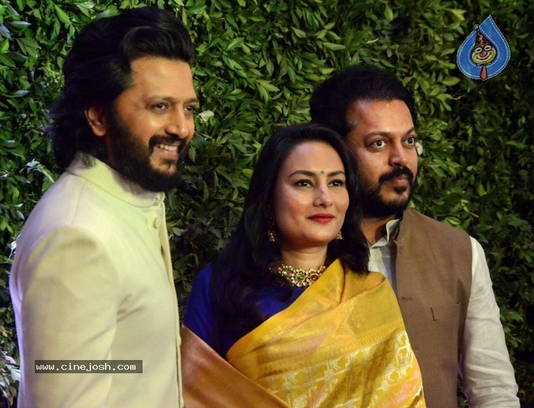 Amit Thackeray Wedding Reception Photos - 29 / 35 photos