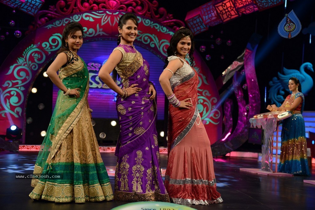 Anasuya at MAA Mahalakshmi Event - 48 / 105 photos