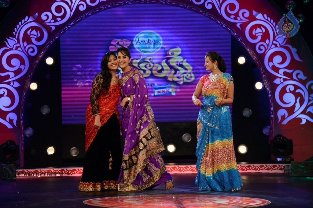 Anasuya at MAA Mahalakshmi Event - 95 / 105 photos