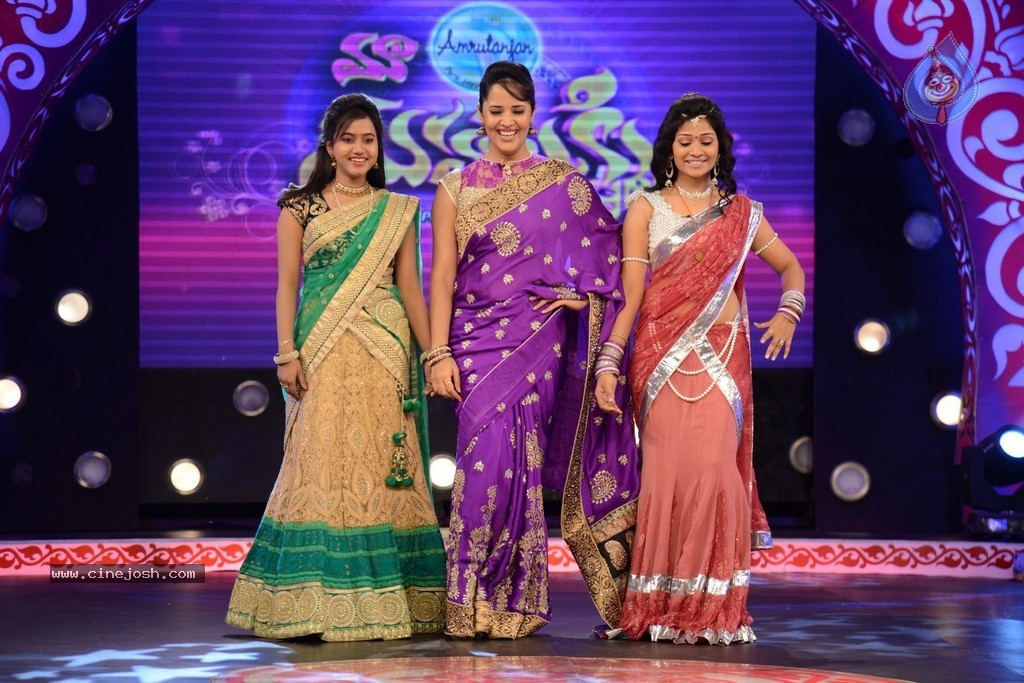 Anasuya at MAA Mahalakshmi Event - 104 / 105 photos