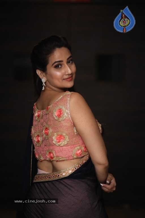 Anchor Manjusha Photos - 6 / 21 photos