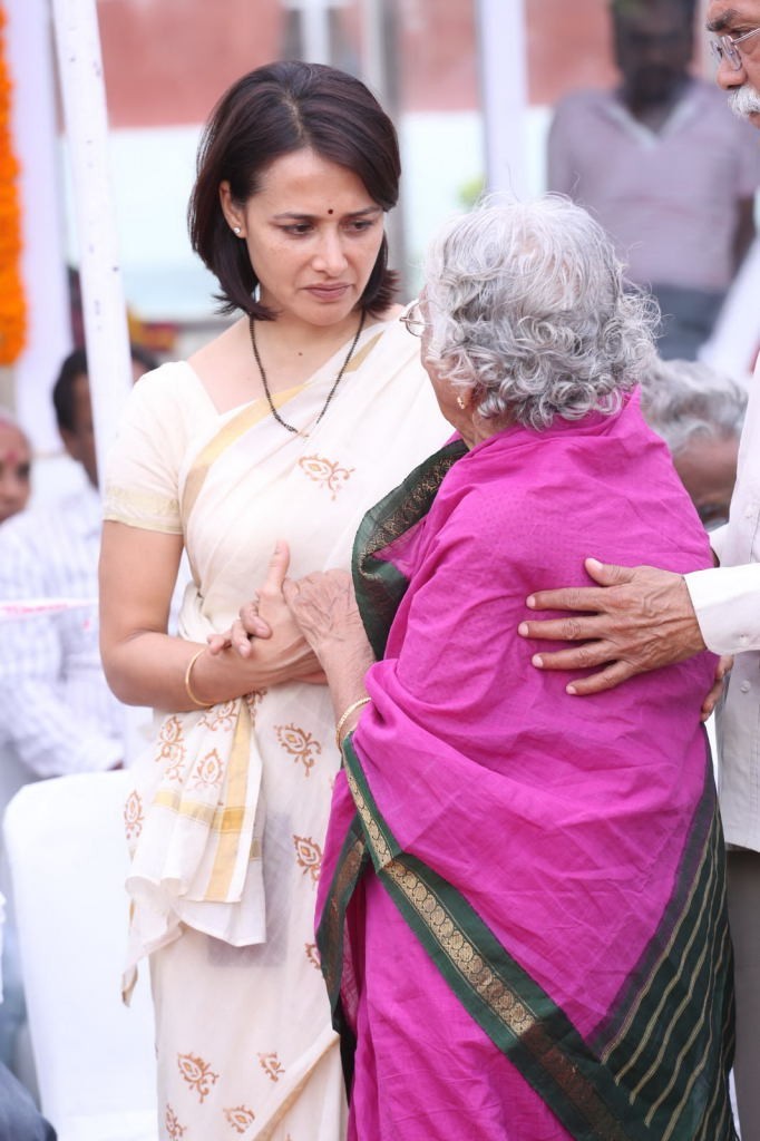 ANR Condolences Photos 04 - 99 / 280 photos