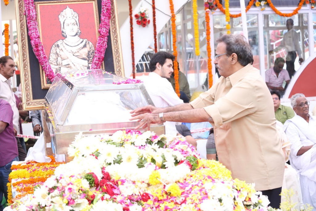 ANR Condolences Photos 04 - 151 / 280 photos