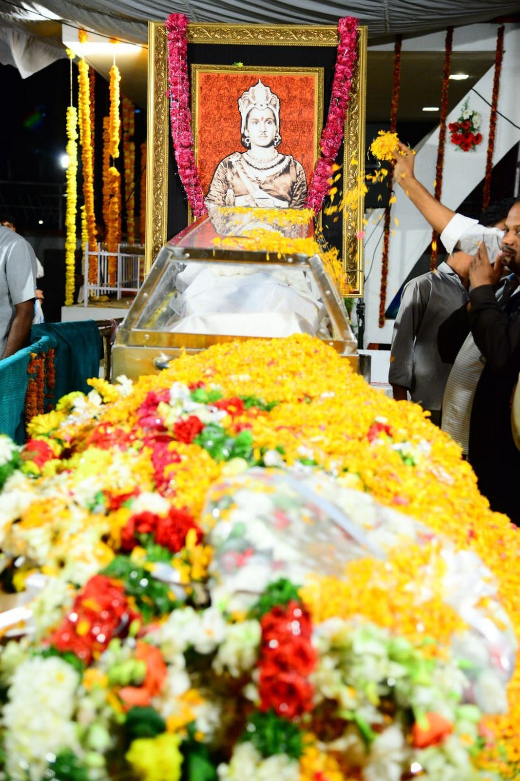 ANR Condolences Photos 08 - 98 / 190 photos
