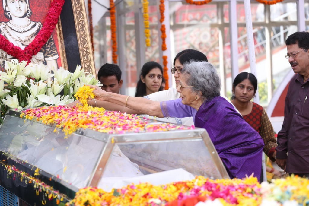 ANR Condolences Photos 09 - 82 / 440 photos