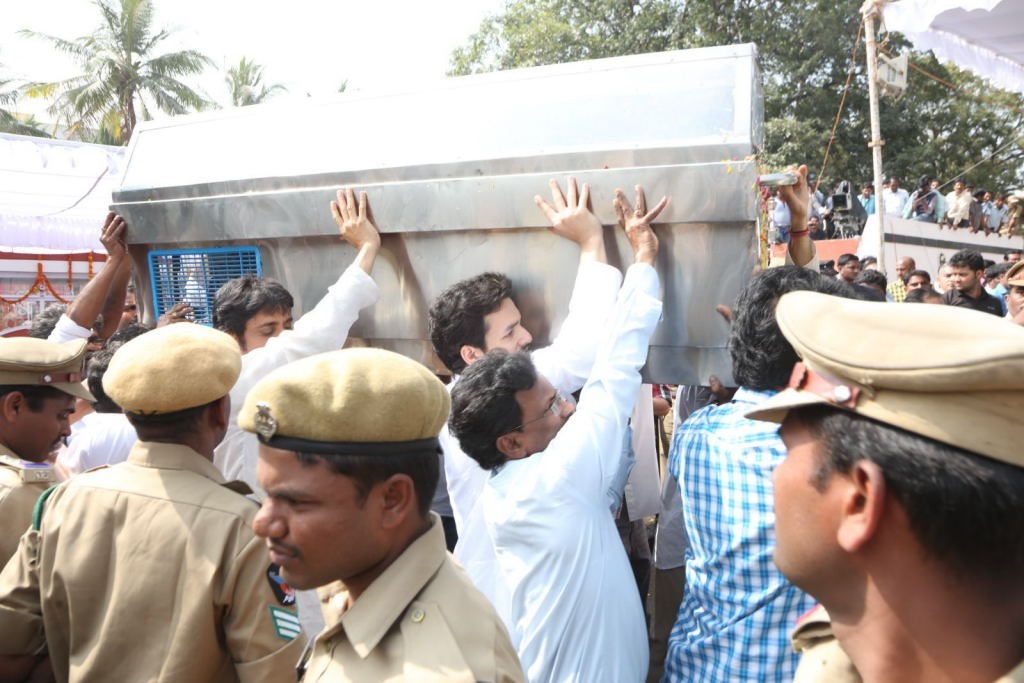 ANR Condolences Photos 09 - 91 / 440 photos
