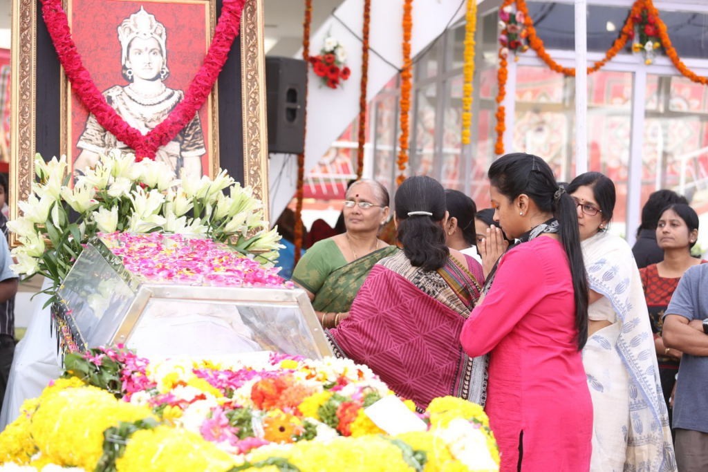 ANR Condolences Photos 09 - 122 / 440 photos